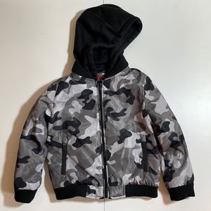Guess Black & Gray Camo Puffer Jacket Size: 4